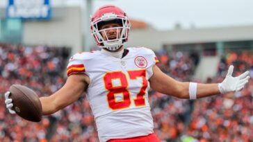 NFL DFS, Week 7: Best DraftKings, FanDuel daily Fantasy football picks include Travis Kelce, Stefon Diggs